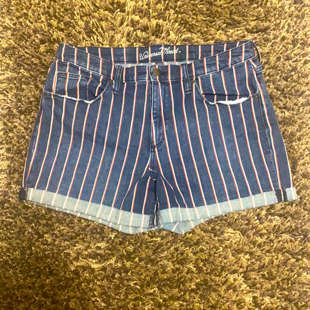 Universal Thread mid rise shorts